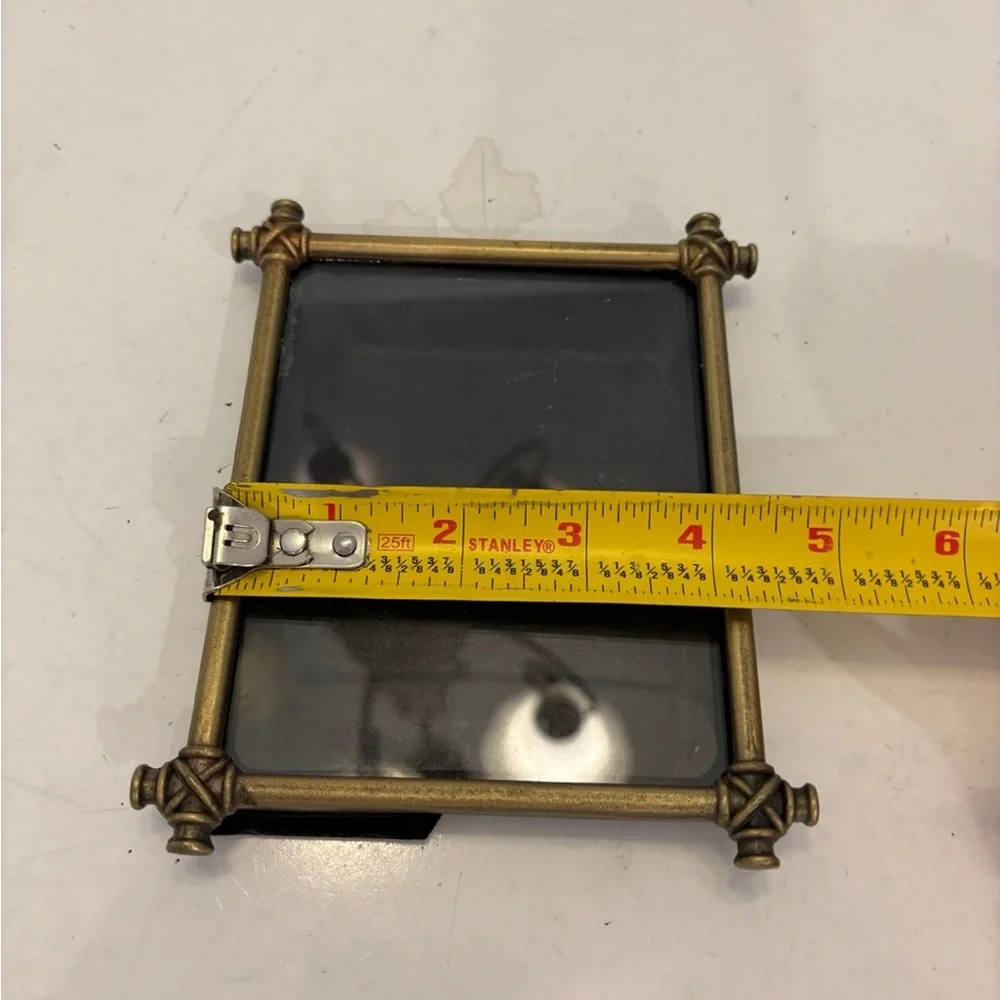 Metal picture frame decor